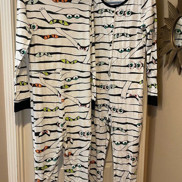 Old Navy Spooky Eyes Set Of Onesie Unisex Pajamas Button Front XL and L TALL - Picture 14 of 16